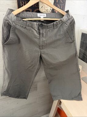 Calvin Klein Men's Flat Front Shorts in Gray 100% Cotton